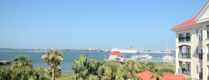 Charleston Harbor Resort & Marina is one of Locais curtidos por Bretta.