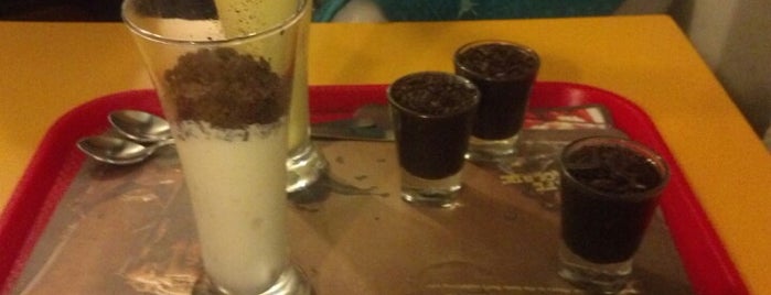 Cafe Chokolade is one of Apoorv'un Beğendiği Mekanlar.