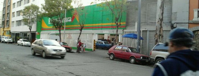 Bodega Aurrera is one of Lieux qui ont plu à Jesus.