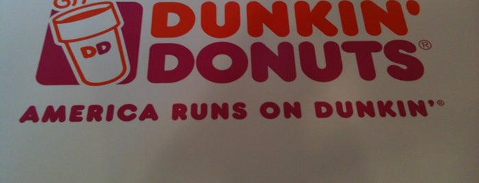 Dunkin' is one of Lugares favoritos de Amy.