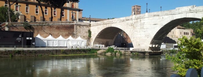 Ponte Garibaldi is one of Attraversando il Tevere.