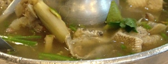 ลุงบัง หัวปลาหม้อไฟ is one of ตะลอนกิน ตะลอนชิม in Thailand.