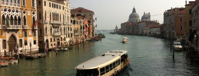 Ponte dell'Accademia is one of Venezia Essentials.
