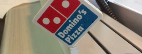 Domino's Pizza is one of Tempat yang Disukai Michael.