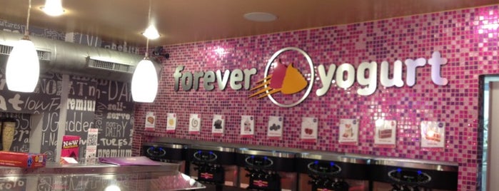 Forever Yogurt - Gold Coast is one of สถานที่ที่บันทึกไว้ของ Nikkia J.