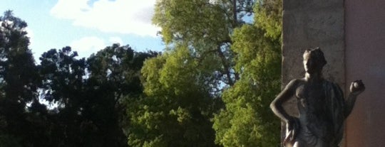 Jardins do Palácio do Marquês de Pombal is one of TOP Oeiras.
