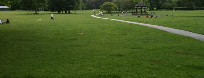 Horsforth Hall Park is one of Rich : понравившиеся места.