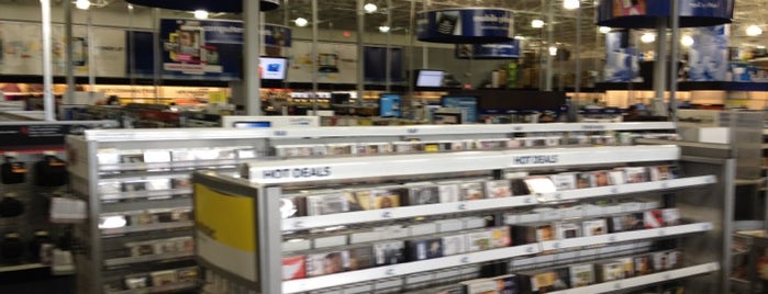 Best Buy is one of Patさんのお気に入りスポット.