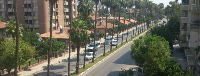 Atatürk Caddesi is one of Posti che sono piaciuti a Sezgin.