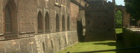 Sforza Castle is one of <3.