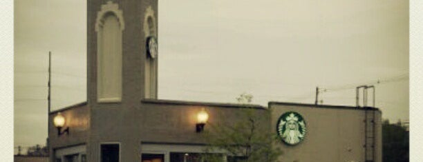 Starbucks is one of สถานที่ที่ Reneta ถูกใจ.