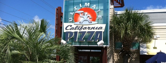 Ultimate California Pizza is one of Lugares favoritos de Debbie.