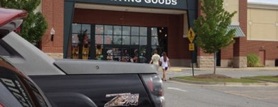 DICK'S Sporting Goods is one of Retailers.