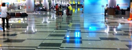 Aeroporto de Singapura Changi (SIN) is one of Must Visit Li0n City Singap0re.