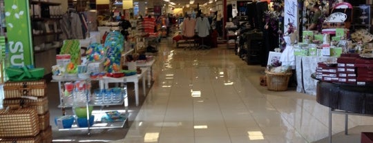 Macy's is one of สถานที่ที่ Brian ถูกใจ.