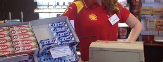 Shell is one of Hatemさんのお気に入りスポット.
