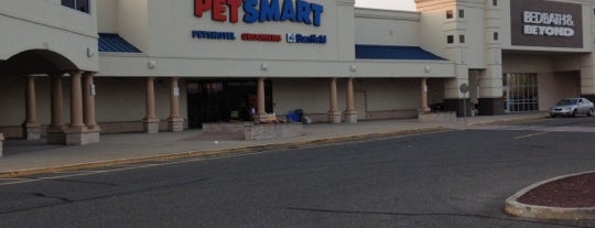 PetSmart is one of Locais curtidos por Christopher.