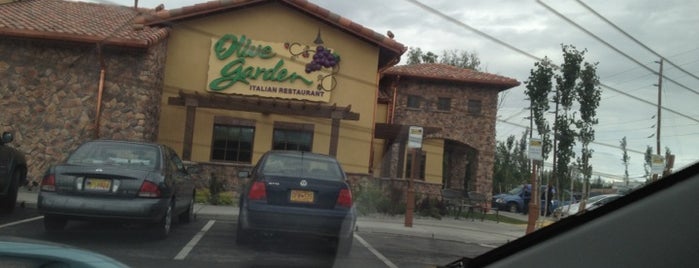 Olive Garden is one of The 11 Best Places for Marsala in Anchorage.