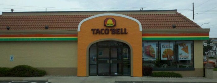Taco Bell is one of Tempat yang Disukai Chuck.