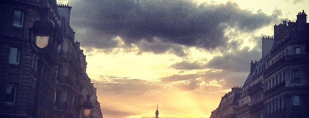 Place du Panthéon is one of França.