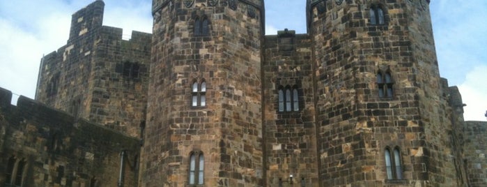 Alnwick Castle is one of Cinematic checkins #4sqdreamcheckin.
