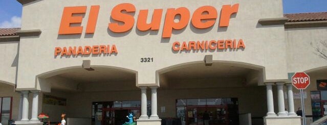El Super is one of Tempat yang Disukai Dee.