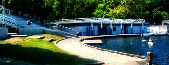 Green Lake Park is one of Tempat yang Disukai Robby.