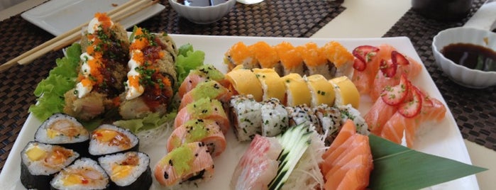 Sushihana Sushi Bar is one of Restaurantes.