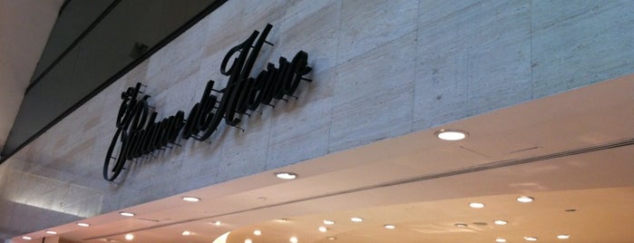 El Palacio de Hierro is one of LMさんのお気に入りスポット.