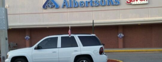 Albertsons is one of barbeeさんのお気に入りスポット.