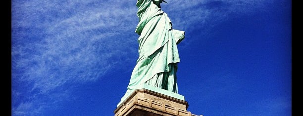 Статуя Свободы is one of 巨像を求めて.