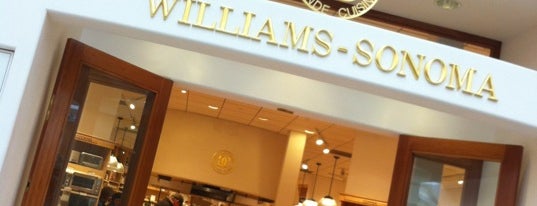 Williams-Sonoma is one of Aundreaさんのお気に入りスポット.