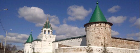 Ипатьевский монастырь is one of 100 чудес России.