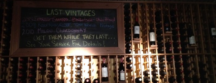 Zebra's Bistro And Wine Bar is one of Locais curtidos por Eric.