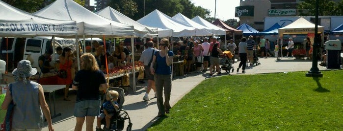 Forest Hills Greenmarket is one of สถานที่ที่บันทึกไว้ของ Kimmie.