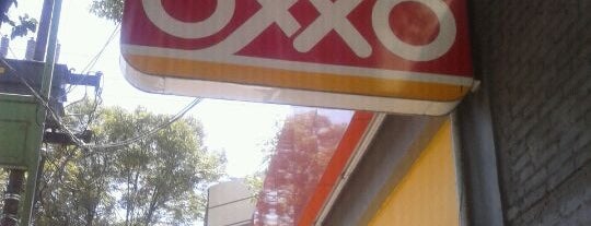 Oxxo is one of Orte, die Mariana gefallen.