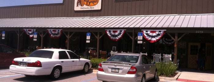 Cracker Barrel Old Country Store is one of Lieux qui ont plu à Mujdat.