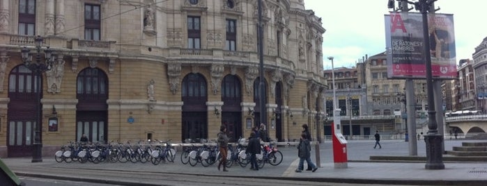 Arriaga Plaza is one of Locais curtidos por Daniele.