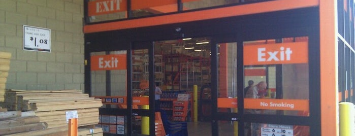 The Home Depot is one of Lieux qui ont plu à Larry.
