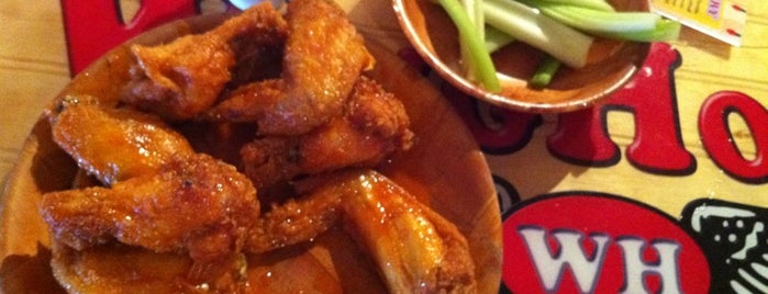 Ker’s WingHouse Bar & Grill is one of Brandonさんのお気に入りスポット.