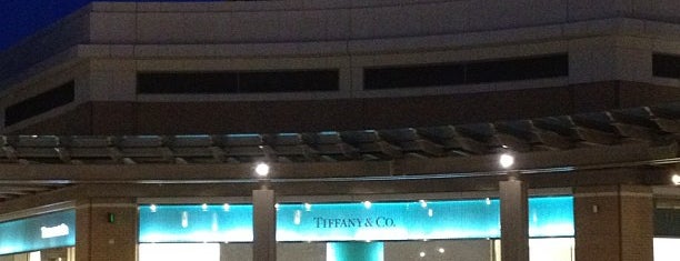 Tiffany & Co. is one of Orte, die Chad gefallen.