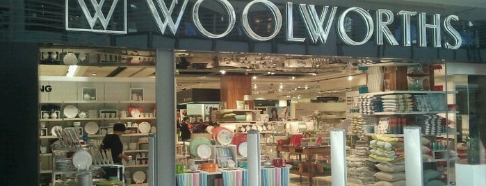 Woolworths is one of Orte, die Fathima gefallen.