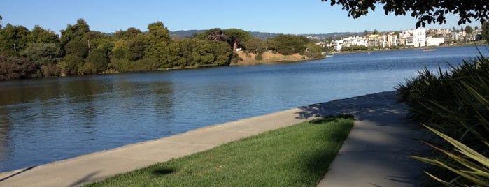 Lake Merritt is one of Berkeley Scenic Tour.