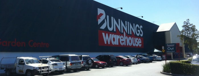 Bunnings Warehouse is one of Tempat yang Disukai João.