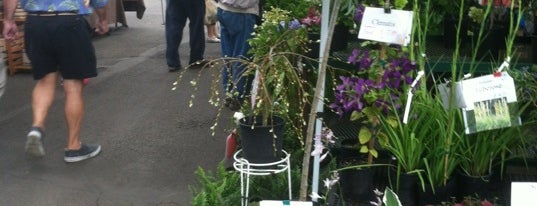 Milwaukie Sunday Farmers Market is one of Shelley's Saved Places.