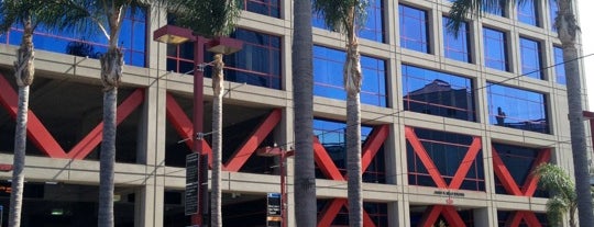 12th & Imperial Transit Center is one of Posti che sono piaciuti a Richard.