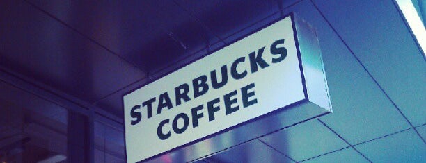 Starbucks is one of สถานที่ที่ Orestis ถูกใจ.