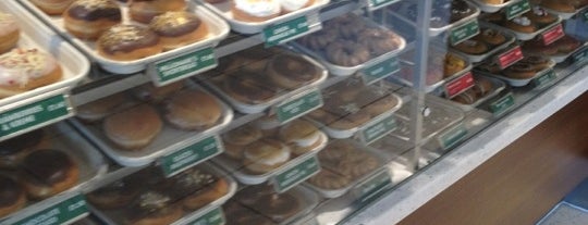 Krispy Kreme is one of Lieux qui ont plu à Dana.