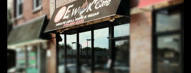 E Wok Cafe is one of สถานที่ที่ William ถูกใจ.