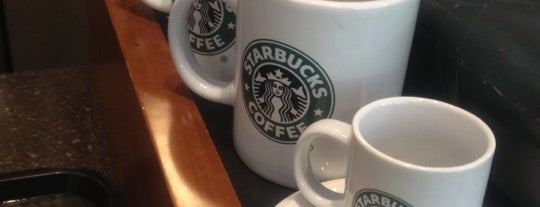 Starbucks is one of Lieux qui ont plu à Kiberly.